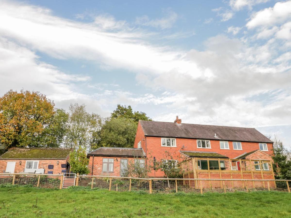 Meadowfields Villa Kidderminster Exterior photo